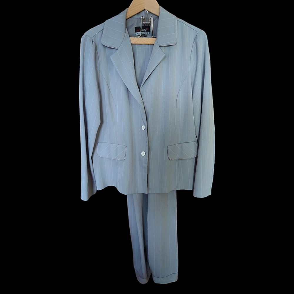 Tracy Evans Sz 18 Designer 2 piece Gray pinstripe Suit